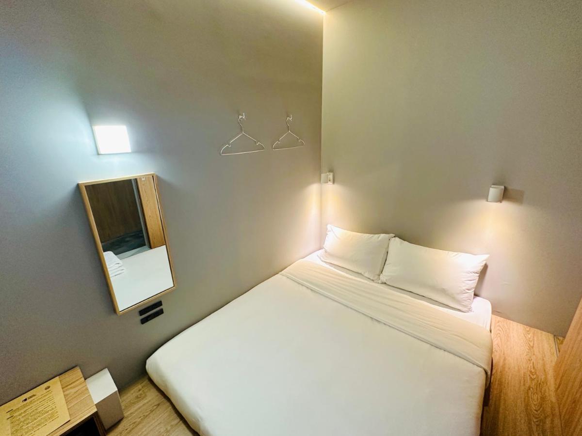Kw2 Hostel Гаосюн Екстер'єр фото