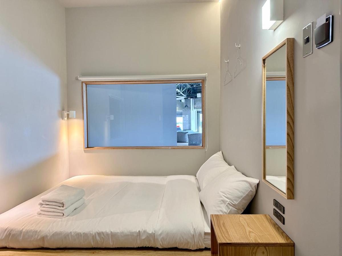 Kw2 Hostel Гаосюн Екстер'єр фото