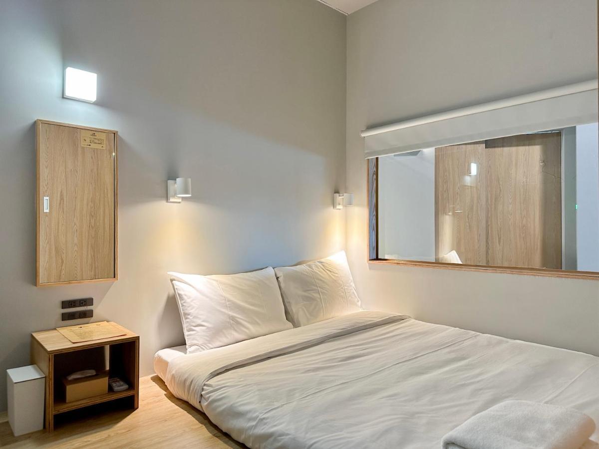Kw2 Hostel Гаосюн Екстер'єр фото